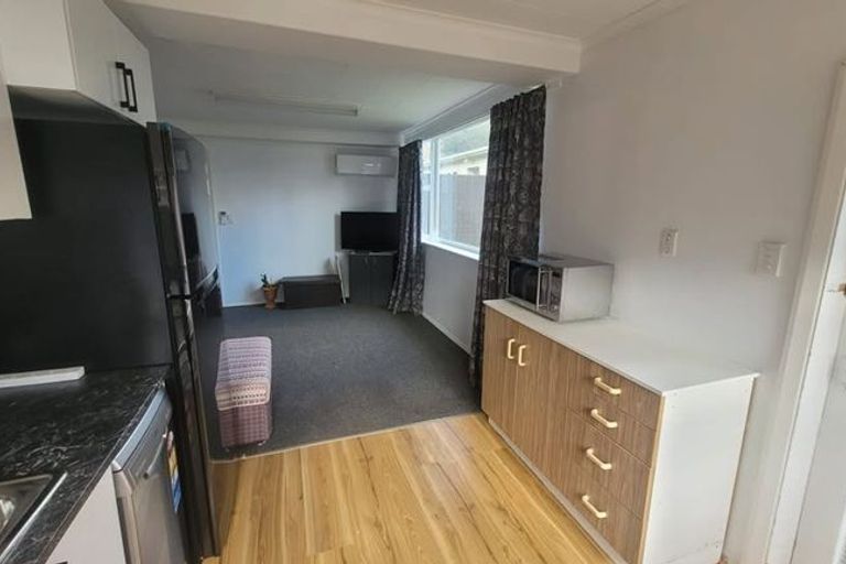 Partly furnished self-contained 2 bed unit – pohled 3