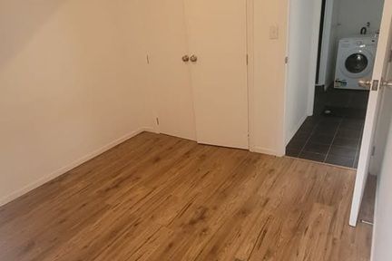 Partly furnished self-contained 2 bed unit – další
