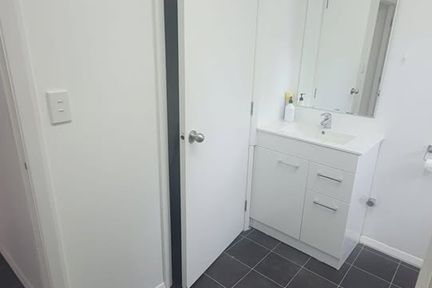 Partly furnished self-contained 2 bed unit – pohled 4