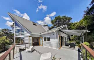 184 Laingholm Drive, Titirangi