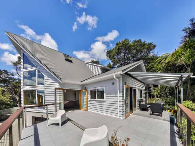 184 Laingholm Drive, Titirangi