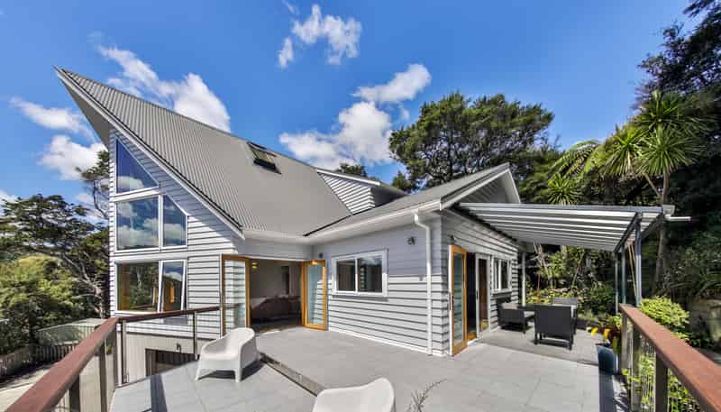 184 Laingholm Drive, Titirangi