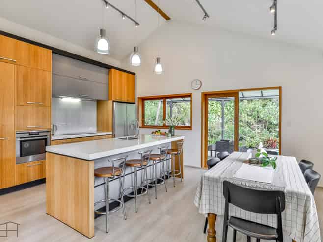 184 Laingholm Drive, Titirangi