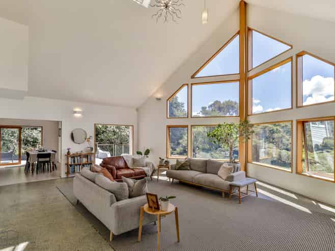 184 Laingholm Drive, Titirangi