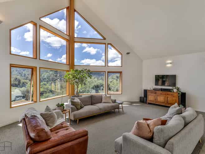 184 Laingholm Drive, Titirangi