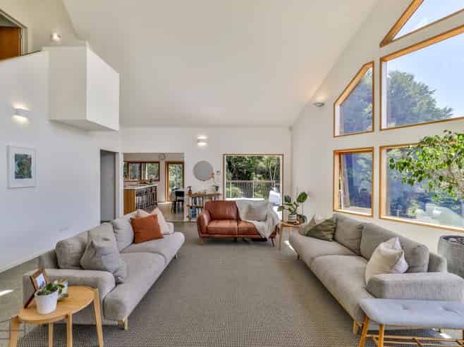 184 Laingholm Drive, Titirangi