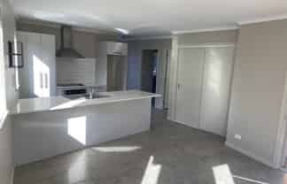 6a Mill Grove, Riverhead