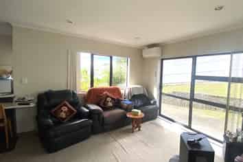 2/31A Hilltop Road, Flat Bush