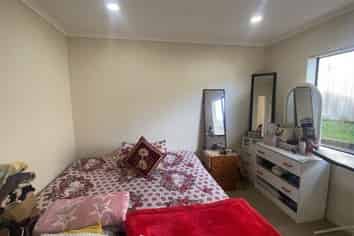 2/31A Hilltop Road, Flat Bush