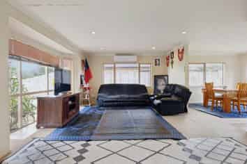 42  Peninsula Road, Mangere