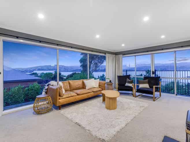 11 Spinnaker Drive, Whitby