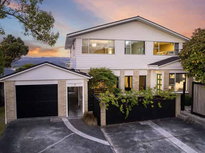 11 Spinnaker Drive, Whitby