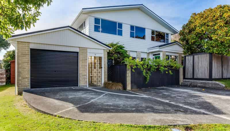 11 Spinnaker Drive, Whitby
