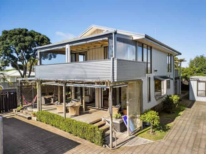 988 Papamoa Beach Road, Papamoa Beach