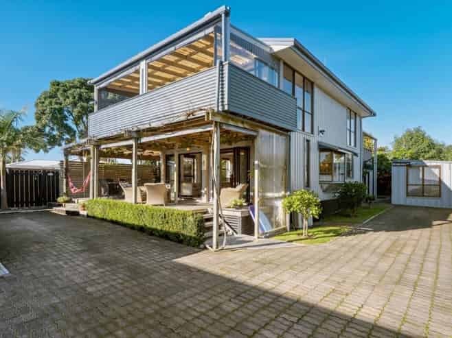 988 Papamoa Beach Road, Papamoa Beach