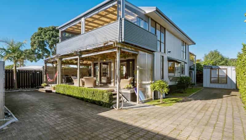 988 Papamoa Beach Road, Papamoa Beach
