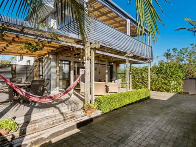 988 Papamoa Beach Road, Papamoa Beach