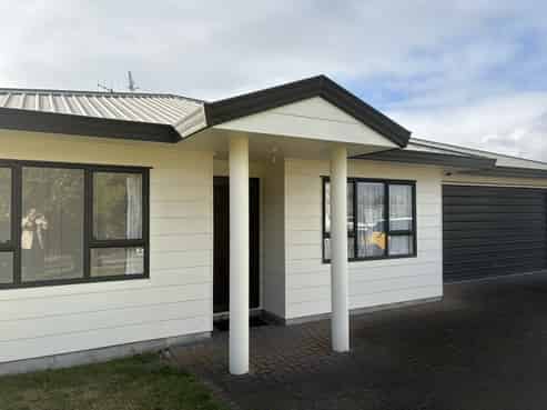 13  Robinson Terrace, Rangatira Park