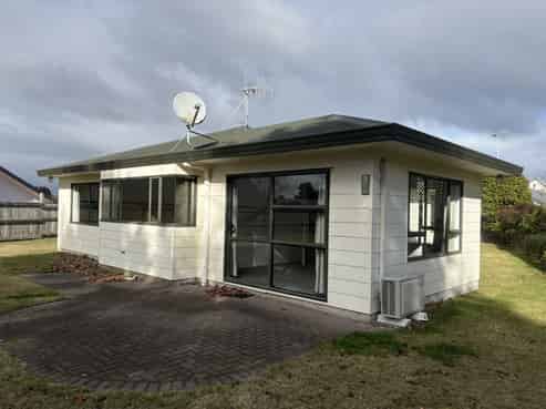 13  Robinson Terrace, Rangatira Park