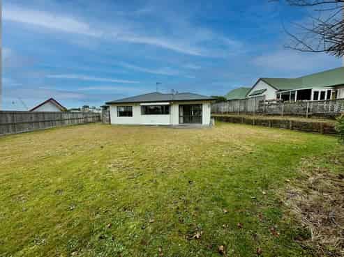 13  Robinson Terrace, Rangatira Park