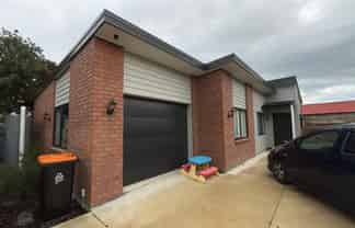 8A Upham Terrace, Roslyn