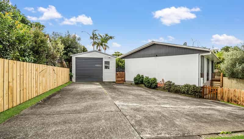 2/342C Royal Road, Massey