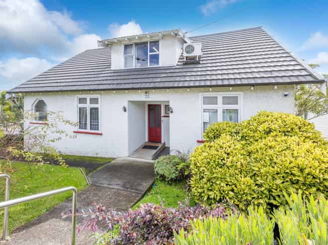 Character Office Gem in Hamilton's Golden Triangle