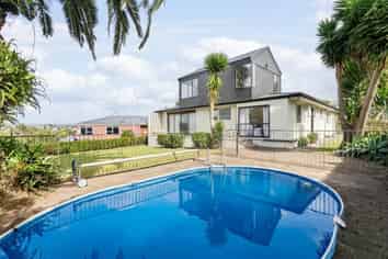 21 Highfield Crescent, Brookfield
