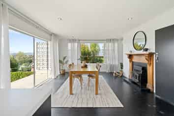 21 Highfield Crescent, Brookfield