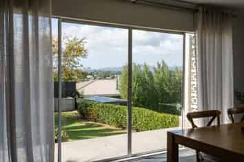 21 Highfield Crescent, Brookfield