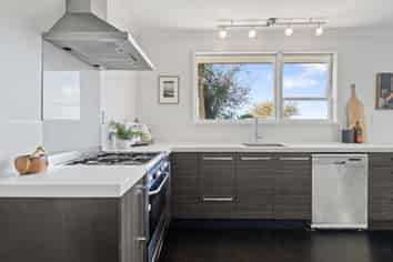 21 Highfield Crescent, Brookfield