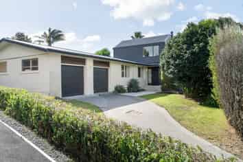 21 Highfield Crescent, Brookfield