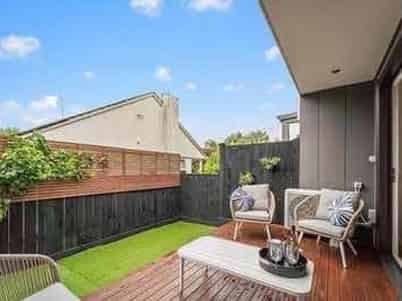 7/8 Bagnall Avenue, Point England