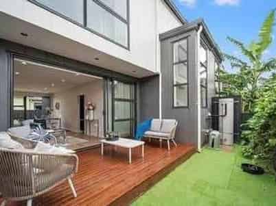 7/8 Bagnall Avenue, Point England