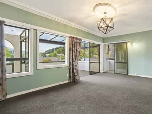 360 Kaikorai Valley Road, Bradford