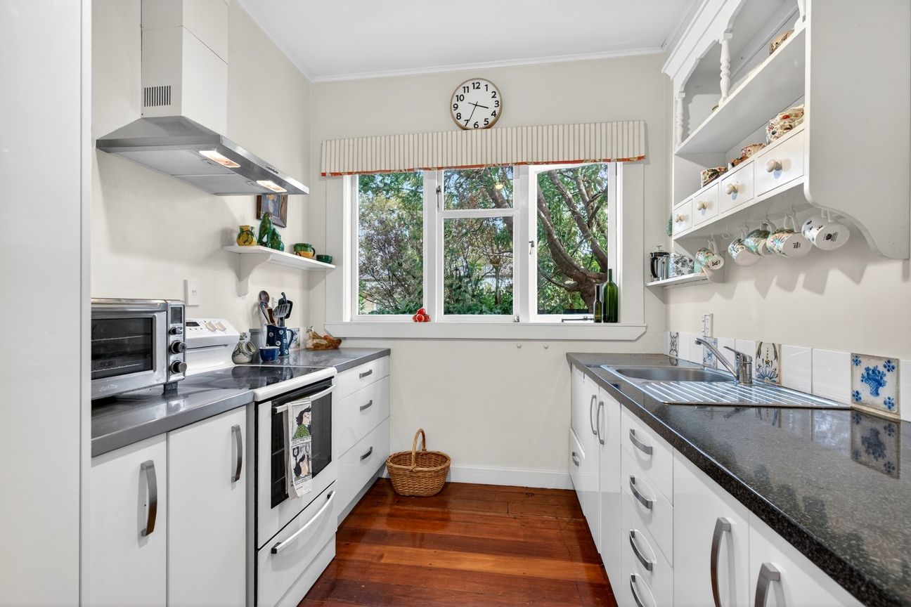 Timeless Railway Cottage with Studio - Widok 6
