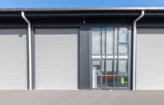 Modern High-Stud Unit in Central Mount