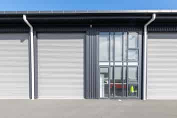 Modern High-Stud Unit in Central Mount