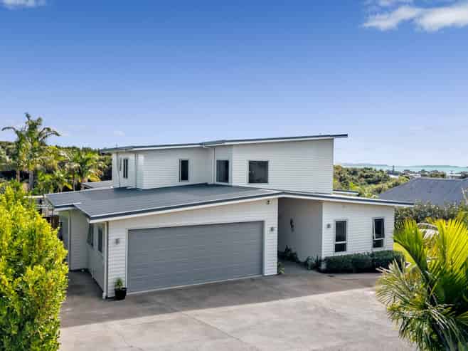 12 Liberty Crescent, Beachlands