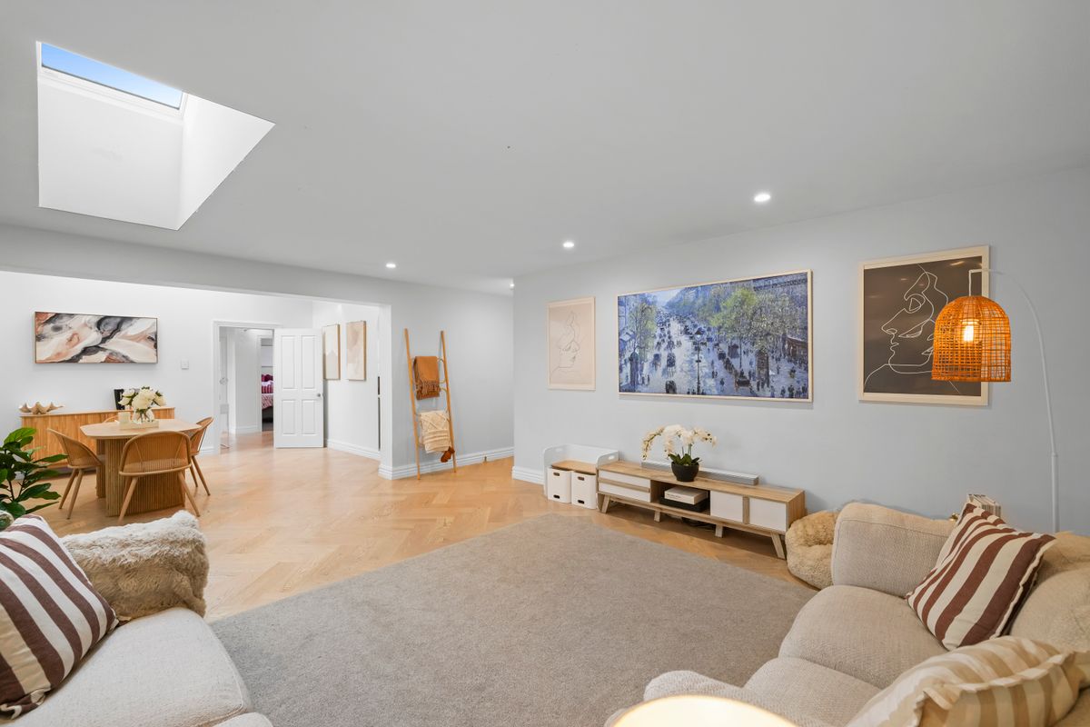 5 Beds, Renovated & Ready! - Ansicht 2