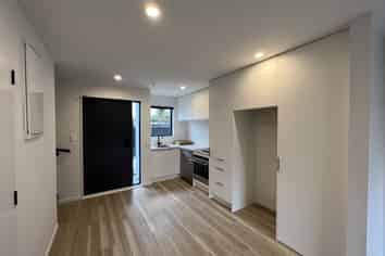 2/10a McLean Street, Linwood