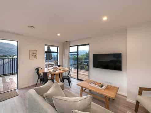 33a Farrant Drive, Wanaka