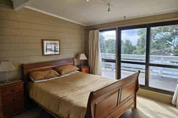 34 Harbour View Road , Leigh