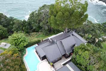 34 Harbour View Road , Leigh