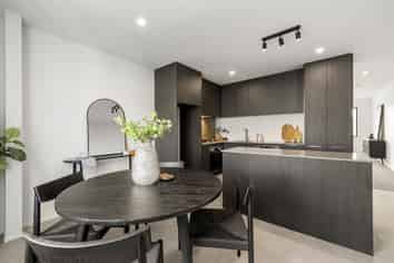 33/17 Rocky Road, Huntington