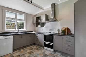 33 Baring Terrace, STRANDON