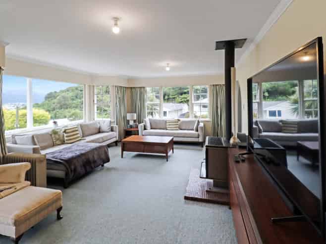 17 Holmes Grove, Naenae