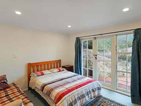 17 Holmes Grove, Naenae