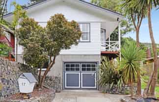 17 Holmes Grove, Naenae