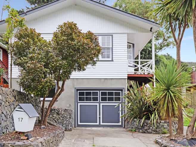 17 Holmes Grove, Naenae
